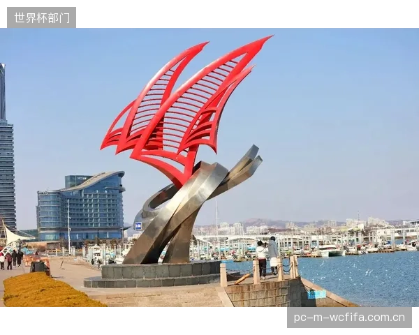 日照世帆赛基地的“海豚1号”无人救援船，以其伺服闭锁惯导系统的高效路径规划，正在逐步替代高风险的“一对一”人力水上救援作业